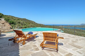 Pool - Holiday Home "Villa Maryna" with Sea View, Private Terrace, Pool and Wi-Fi (Olbia)