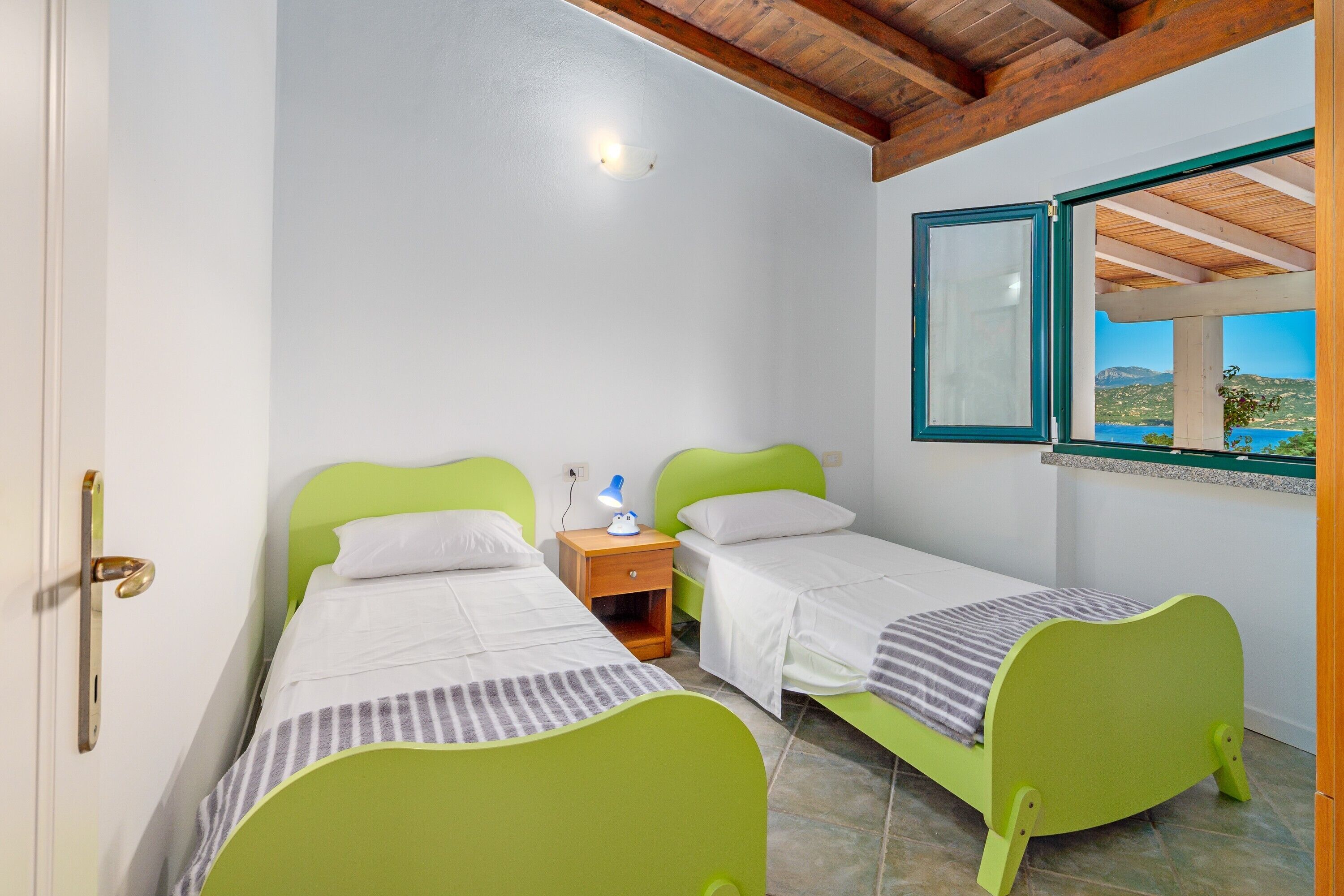 2 chambres, fer et planche à repasser, Wi-Fi gratuit, draps fournis