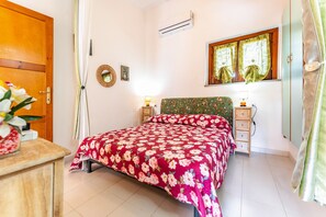 2 slaapkamers, een strijkplank/strijkijzer, gratis wifi, beddengoed