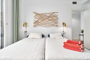 3 bedrooms, free WiFi, bed sheets - Apartment 'Apartamento Playa Cabria' with Shared Pool, Wi-Fi and Air Conditioning (Almuñécar)