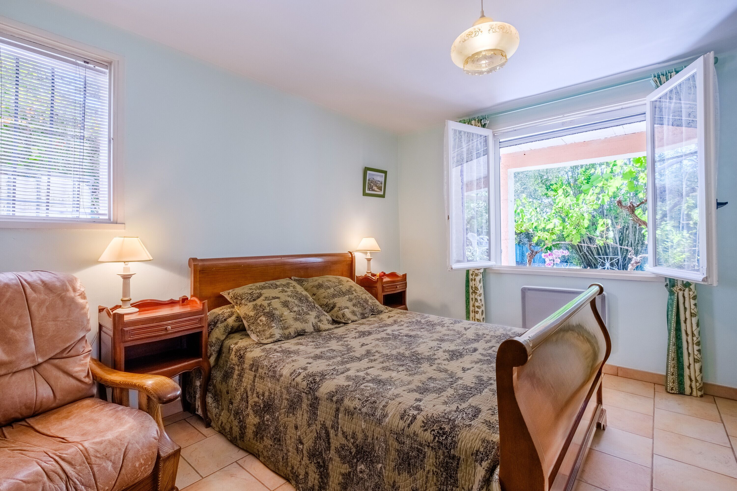 2 slaapkamers, een strijkplank/strijkijzer, gratis wifi, beddengoed