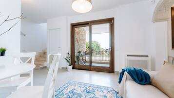 Télévision, table de tennis de table