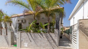 A residential property with a stone wall, a gated entrance, and a covered porch with plants. - Holiday Apartment "Samuel Beach Con Patio E Veranda" with 2 Private Terraces & Wi-Fi (Cava D'Aliga)