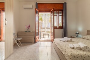 1 habitación, tabla de planchar con plancha, wifi gratis y ropa de cama 