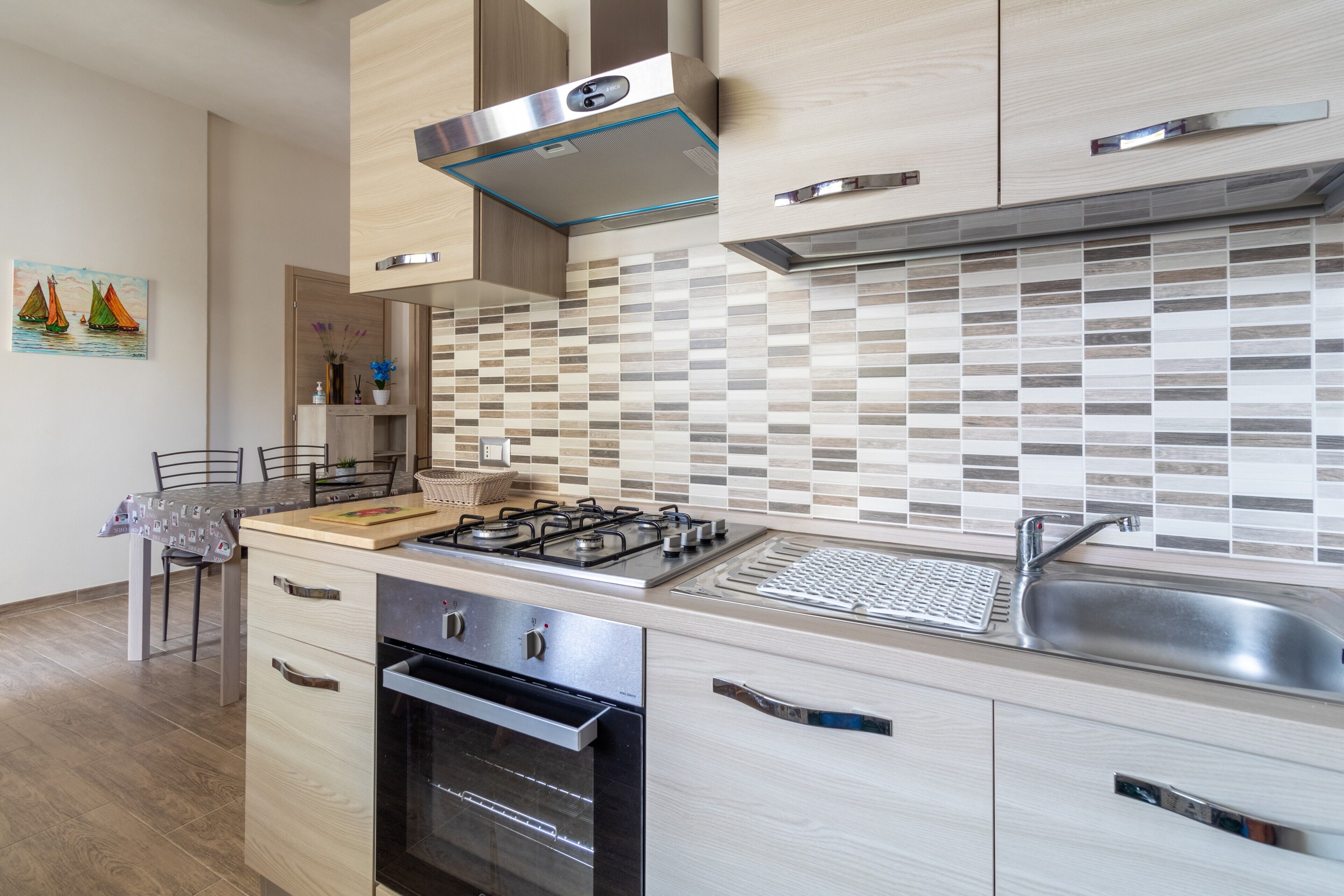 Fridge, oven, stovetop, coffee/tea maker