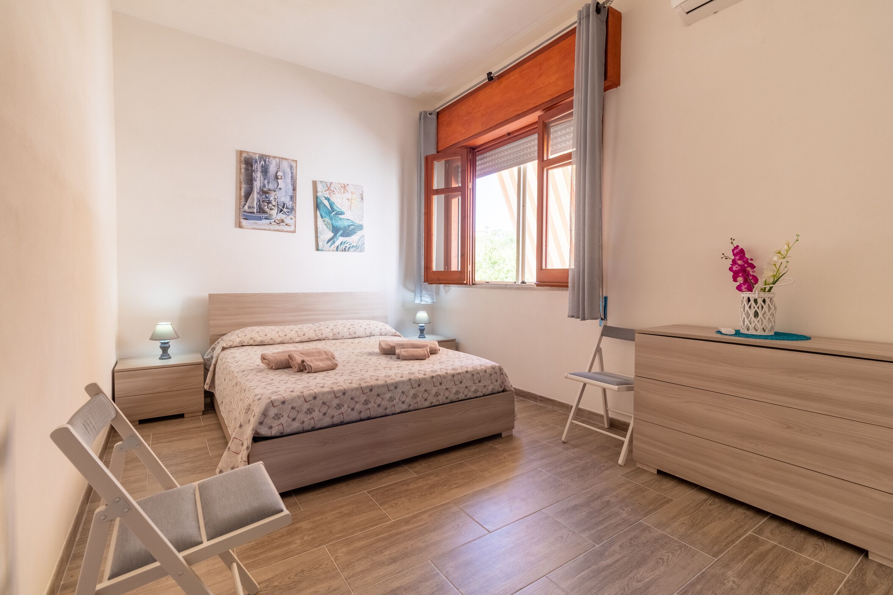 2 habitaciones, tabla de planchar con plancha y wifi gratis 
