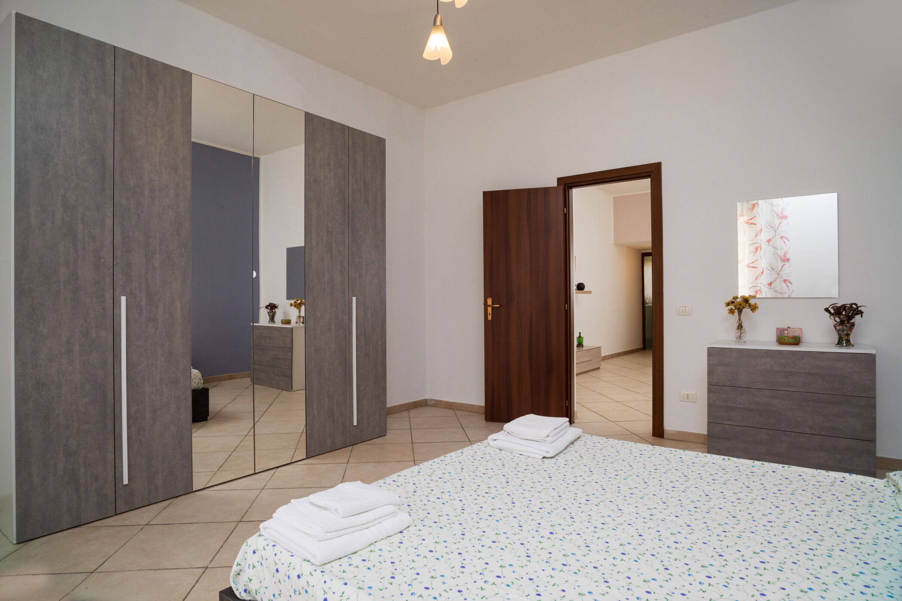 2 bedrooms, iron/ironing board, bed sheets