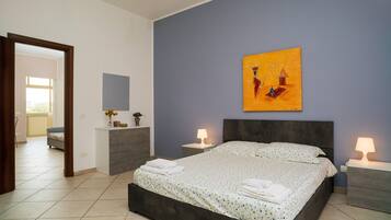 2 Schlafzimmer, Bügeleisen/Bügelbrett, Bettwäsche