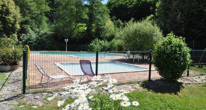 Chalet 'Du Moulin Du Chùtain 2' avec piscine partagée, terrasse privée et jardin partagé