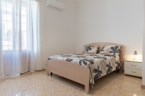 2 habitaciones, tabla de planchar con plancha y wifi gratis 
