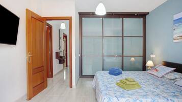 3 dormitorios, tabla de planchar con plancha, wifi gratis y ropa de cama