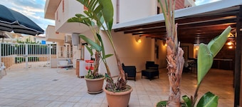 Apartment 'Casa Alamar' with Private Garden, Wi-Fi and Air Conditioning