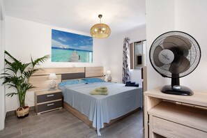 1 chambre, fer et planche à repasser, Wi-Fi gratuit, draps fournis