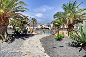 Pool - Vacation Home 'Casa Verdemar' with Shared Pool, Private Terrace and Wi-Fi (Corralejo)