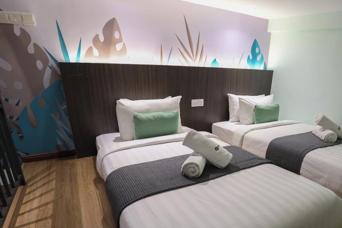Habitación Confort | Ropa de cama de alta calidad y tabla de planchar con plancha 