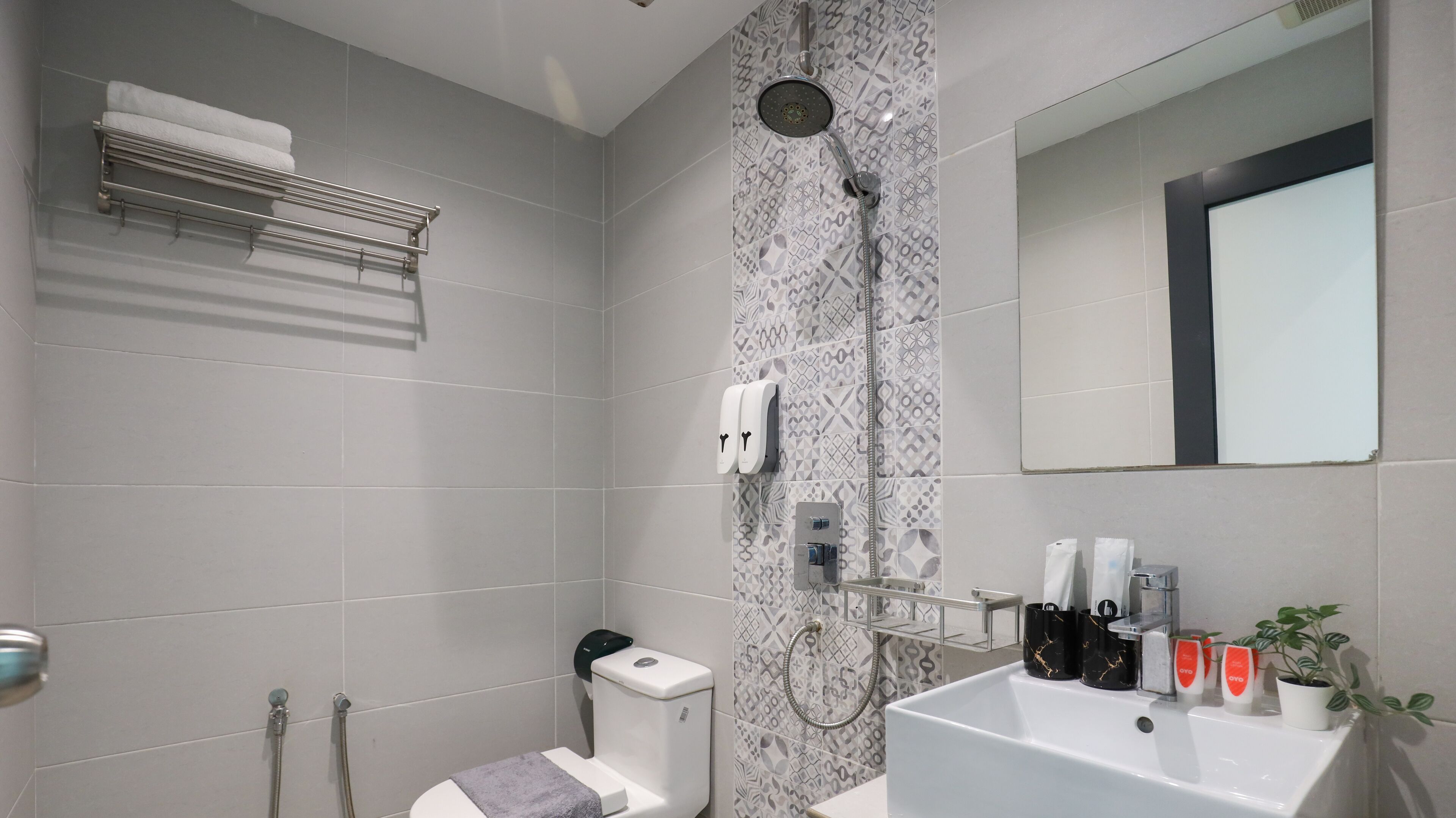 Standard Room | Bathroom | Shower, rainfall showerhead, hair dryer, bidet