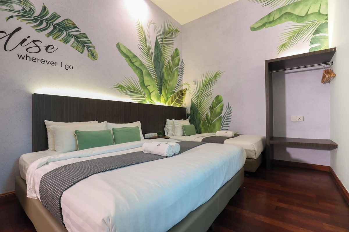 Habitación triple básica | Ropa de cama de alta calidad, tabla de planchar con plancha, wifi gratis
