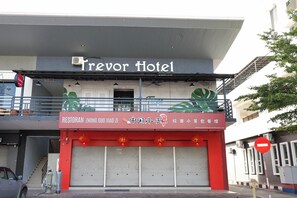 A hotel with a sign reading 'Trevor Hotel' and a restaurant named 'Restoran Zhong Guo Xia Zi' below it. - Trevor Hotel by I Housing (Malacca City)