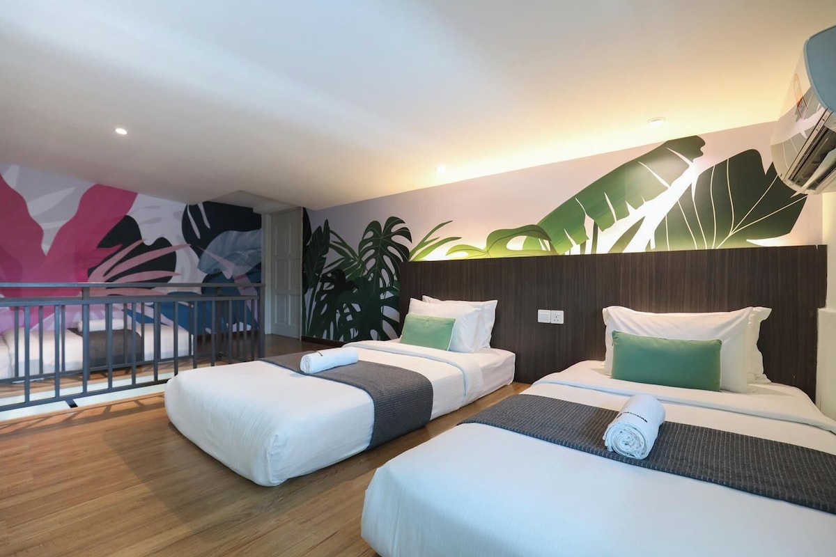 Habitación cuádruple estándar | Ropa de cama de alta calidad, tabla de planchar con plancha, wifi gratis