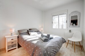 3 bedrooms, iron/ironing board, free WiFi, bed sheets