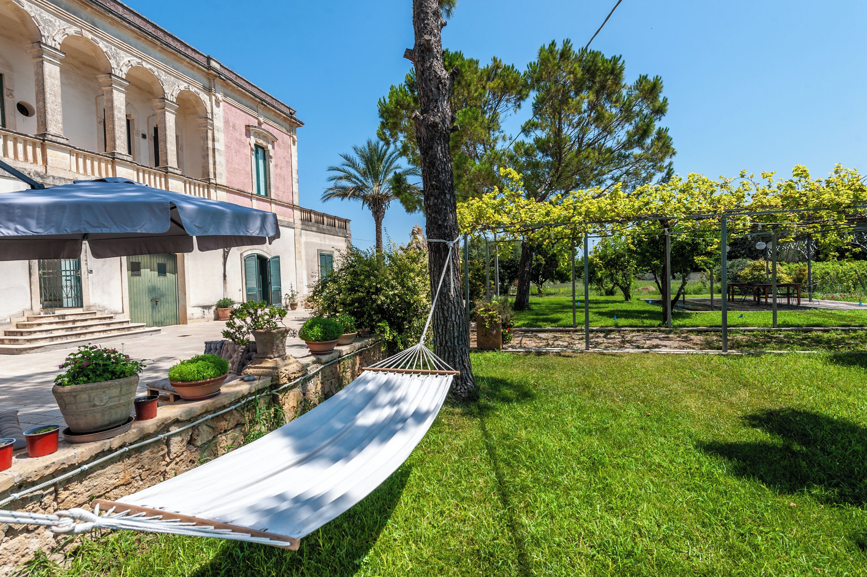Villa 'Minioti Apartament C' with Private Terrace, Wi-Fi and Air Conditioning