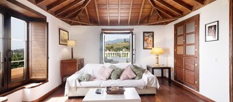 Holiday Home 'Velhoco' with Sea View, Private Terrace and Wi-Fi