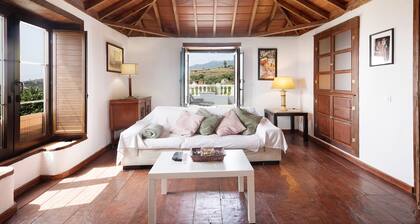 Holiday Home 'Velhoco' with Sea View, Private Terrace and Wi-Fi
