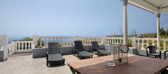 Holiday Home 'Velhoco' with Sea View, Private Terrace and Wi-Fi