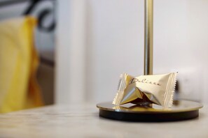 Douche, sèche-cheveux, serviettes fournies