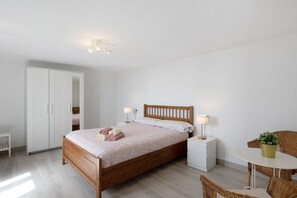 1 chambre, fer et planche à repasser, Wi-Fi gratuit, draps fournis