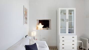 1 slaapkamer, een strijkplank/strijkijzer, gratis wifi, beddengoed