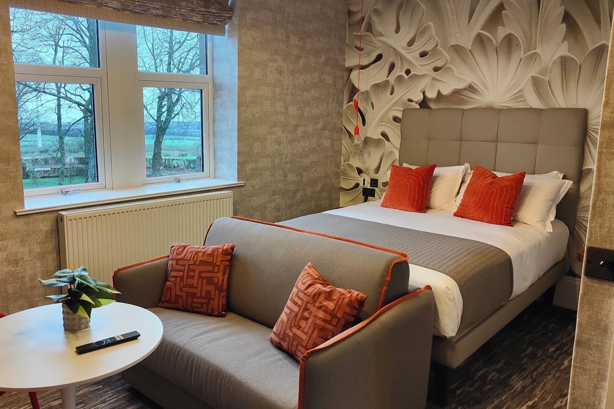 华丽客房 | 1 多间卧室、客房内保险箱、办公桌、遮光窗帘