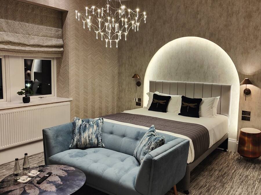 Luxury Double Room | 1 bedroom, in-room safe, blackout curtains, iron/ironing board