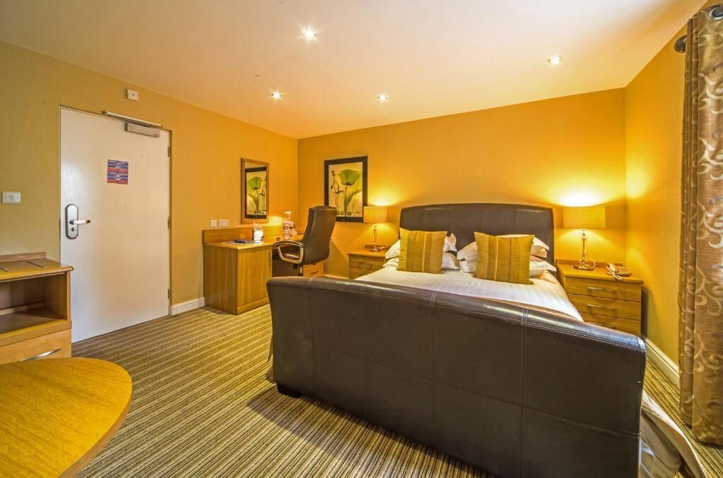 1 soverom, safe på rommet, skrivebord og blendingsgardiner