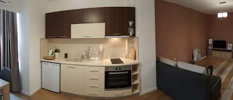 Apartment | Private kitchen | Fridge, microwave, oven, coffee/tea maker