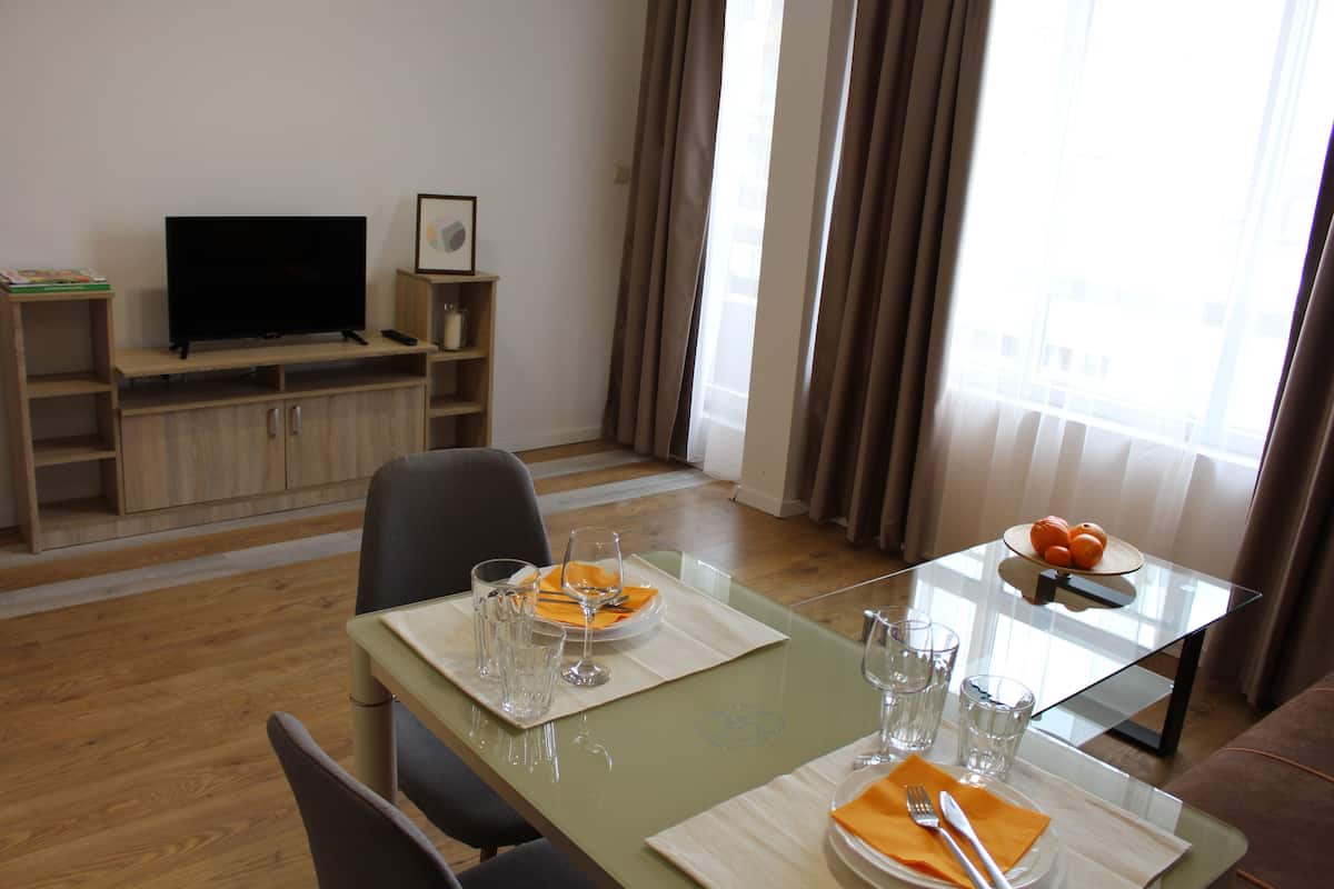 Apartment | Living area | Flat-screen TV