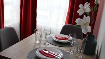 Apartamento | Servicio de comidas en la habitación