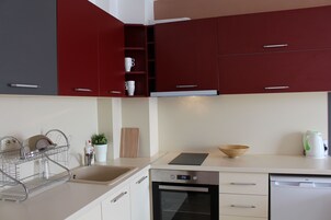 Refrigerador, microondas, horno, cafetera/tetera