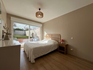 5 makuuhuonetta, silitysrauta/-lauta, ilmainen Wi-Fi, vuodevaatteet