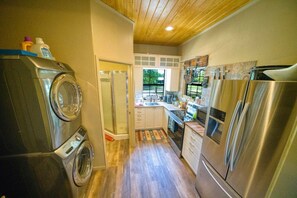 ثلاجة، ميكروويف، فرن، موقد طهي مسطح