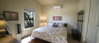 Live Oak Lodge, Rustic Barndo w Dog (or Kid) Run!