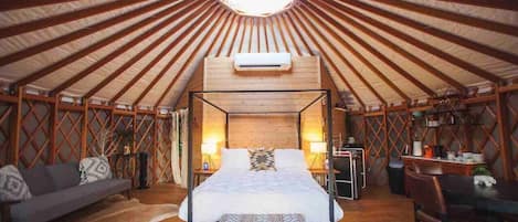 1 slaapkamer, een bureau, een strijkplank/strijkijzer, wifi