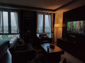 Smart-TV, Bücher, Musikbibliothek, Videothek