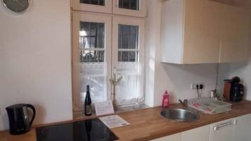 Herdplatte, Wasserkocher mit Kaffee-/Teezubehör