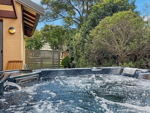 Outdoor spa tub