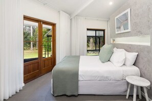 6 habitaciones, escritorio y tabla de planchar con plancha 