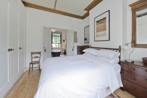 1 bedroom, iron/ironing board, travel cot, WiFi