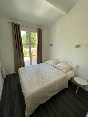 2 chambres, lit parapluie, Wi-Fi gratuit, draps fournis