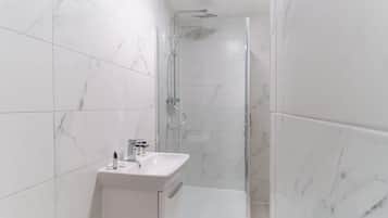 Shower, hair dryer, towels, shampoo