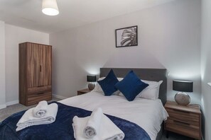 2 soverom, strykejern/-brett, internettilgang og sengetøy